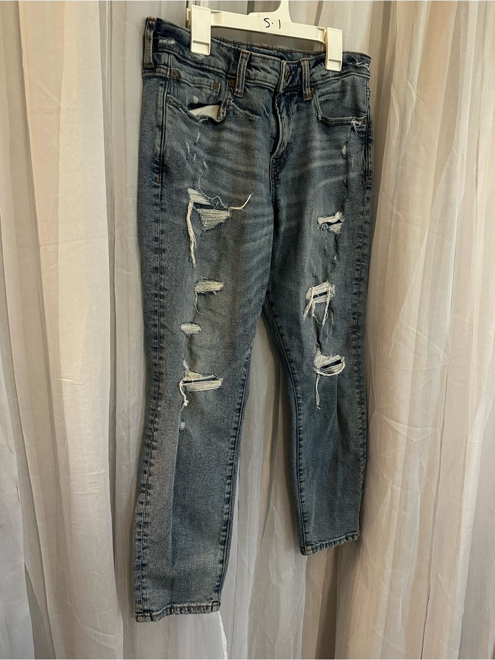 Aeropostale Distressed High-Rise Women's Jeans in Washed Distressed Blue